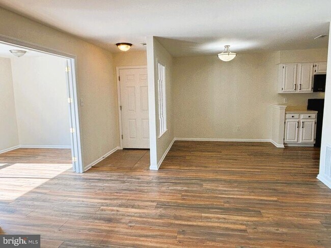 Building Photo - 24 Pickwick Pl