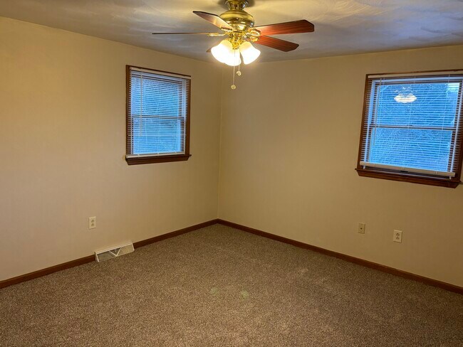 Building Photo - 309 Dogwood Dr