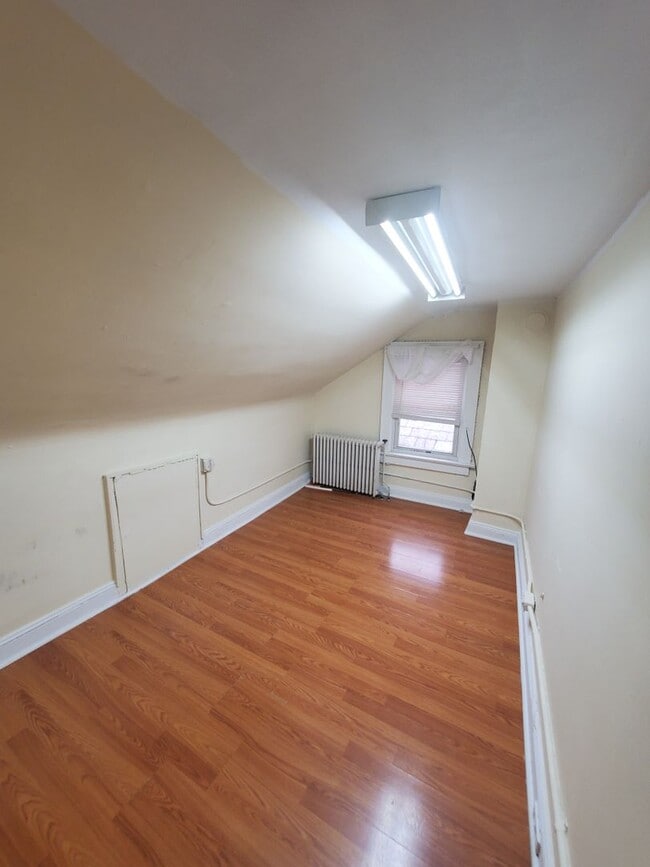 Building Photo - 38 Division St