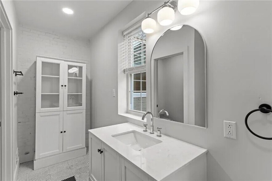 Building Photo - 2011 Forbes Ave