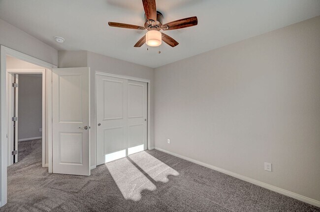 Building Photo - Spacious 4 Bedroom Home!