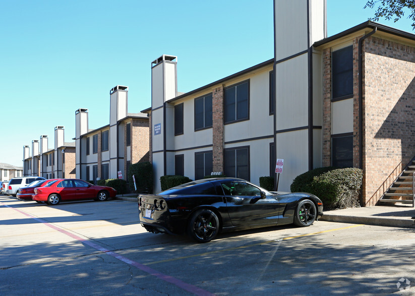 Building Photo - Westlake Gardens & Bella Terra Apartments