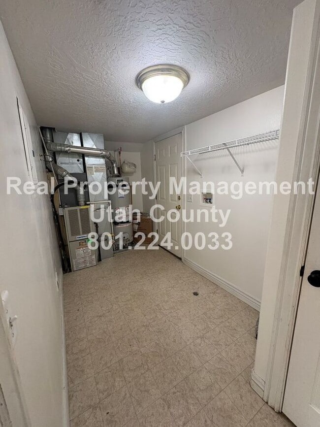 Building Photo - 1354 Dunmore Dr