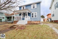Building Photo - $ 200 dollars off first months rent. 2 Bed...
