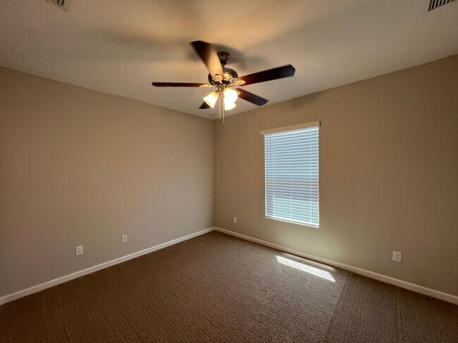 Building Photo - 4/2 In Torino