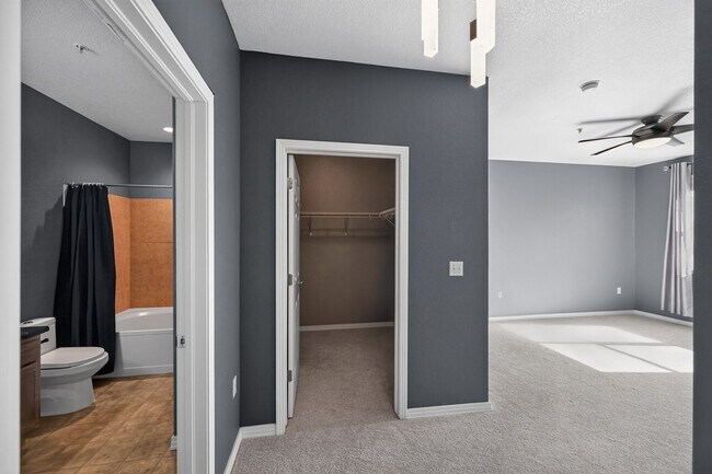 Building Photo - 9441 Ashbury Cir