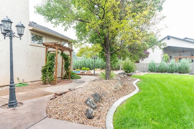 Building Photo - 2070 Pannier Ct