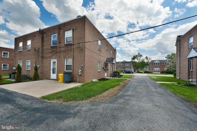Building Photo - 25 Windsor Rd