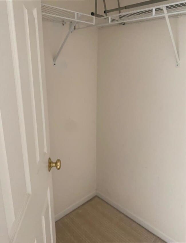 Building Photo - 24130 Walnut Cir