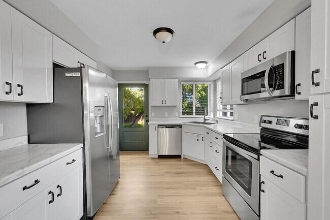 Building Photo - $2,495.00, 3 Bed, 2 bath located in Brighton.