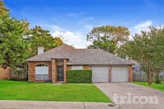 Building Photo - 805 Clover Hill Ln