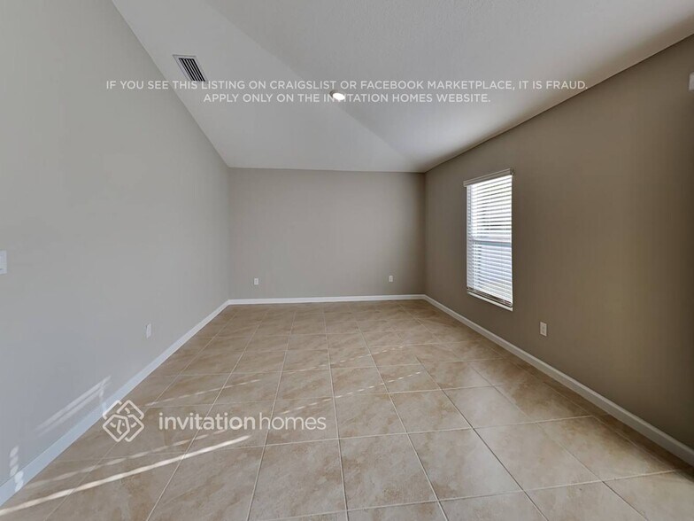 Building Photo - 1192 SW Ithaca St