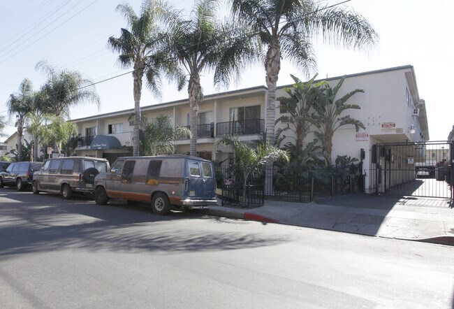 Building Photo - Las Palmas Terrace