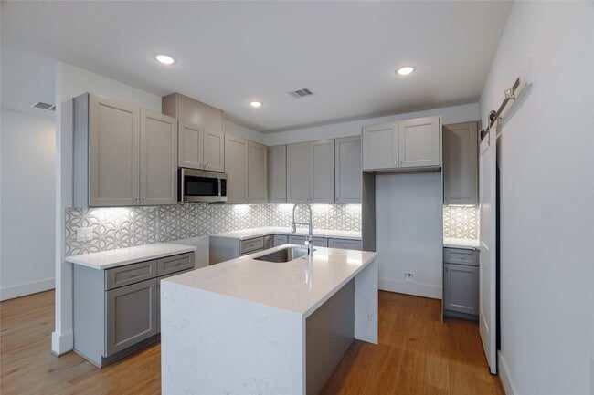 Building Photo - 7609 Victory Reserve St