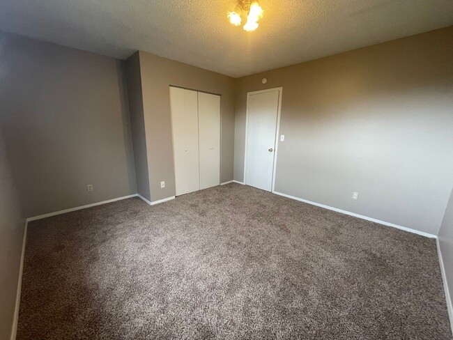 Building Photo - 2507 W 27th St