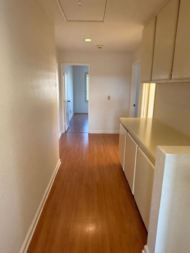 Building Photo - Conveniently located home in Irvine