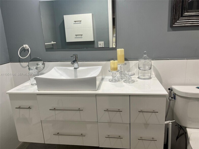 Building Photo - 9702 Costa del Sol Blvd