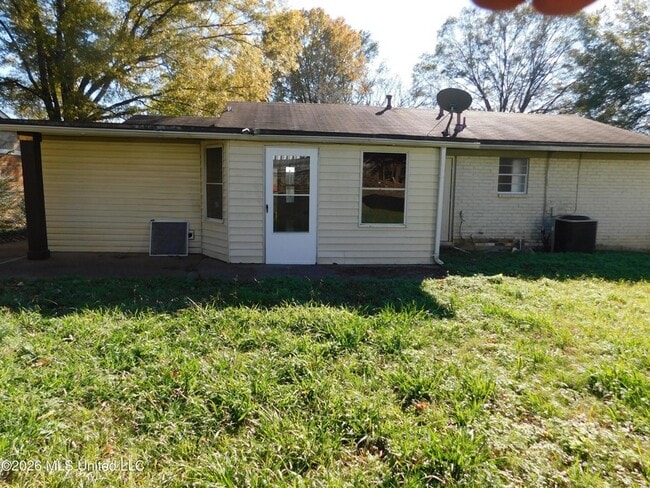 Building Photo - 1926 Dorchester Dr