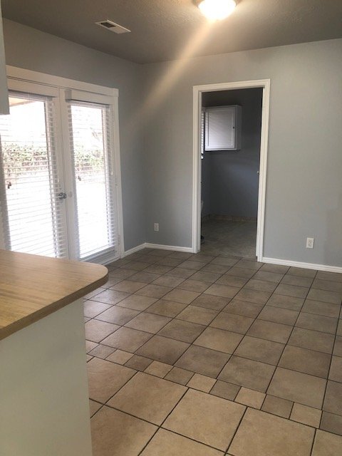 Building Photo - 2904 Bloomington Hills Dr