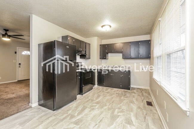 Building Photo - 1708 Cedrow Dr