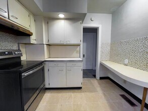 Building Photo - PRELEASING for AUGUST! Close to Campus