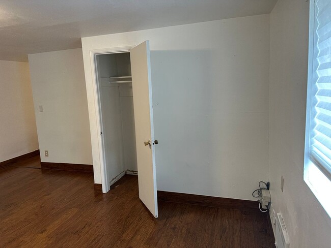 Building Photo - 704 19th Ave