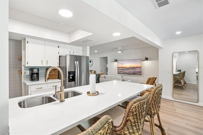 Building Photo - 2641 Hyde Park St