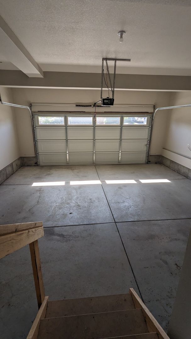 Building Photo - BEAUTIFUL TWO STORY 4 BDRM 4 BATH HOME WIT...