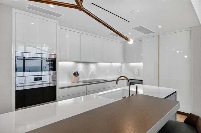 Building Photo - 525 N Fort Lauderdale Beach Blvd