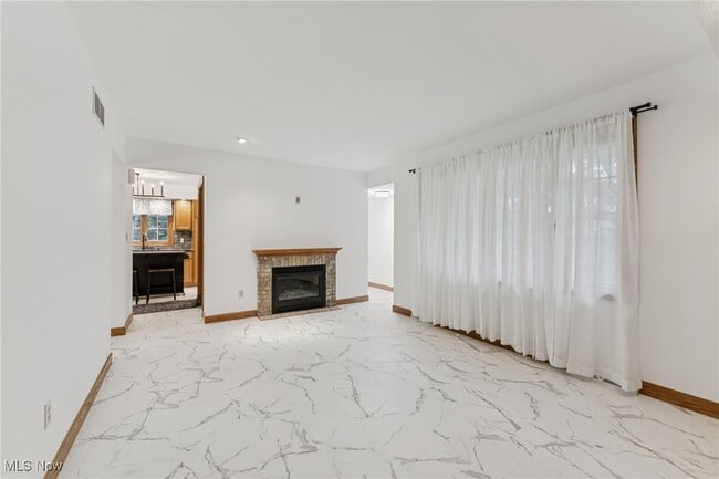 Building Photo - 276 S Bayshore Dr