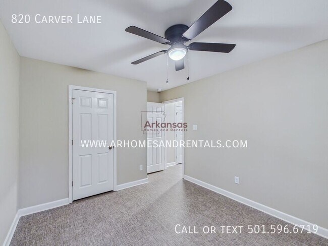 Building Photo - 820 Carver Ln