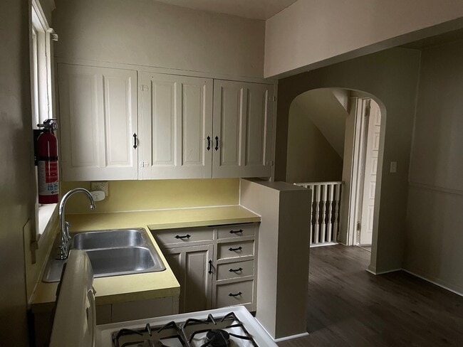 Building Photo - 127-129 Park