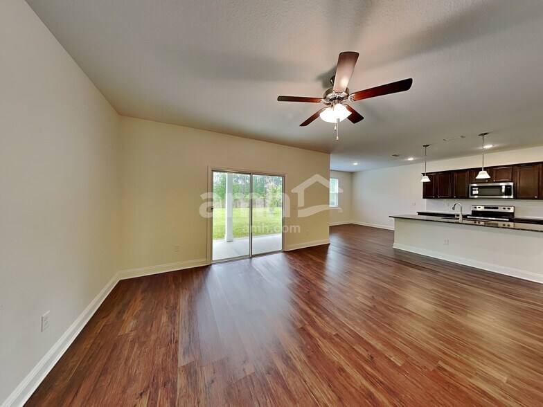 Building Photo - 329 Banyan Frst Dr