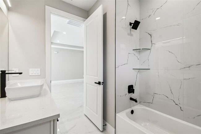 Building Photo - 145 N Orange Ave