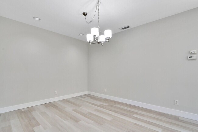 Building Photo - 7340 Pine Creek Way