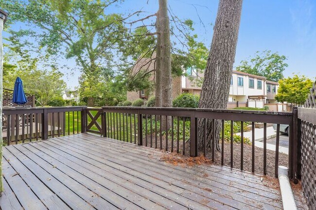 Building Photo - 2206 Brandenburg Way