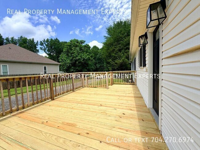 Building Photo - 3733 Hayden Dr