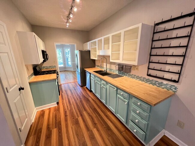 Building Photo - Cute cul-de-sac home in Woodcroft!