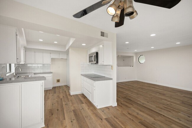 Building Photo - 406 Arenoso Ln