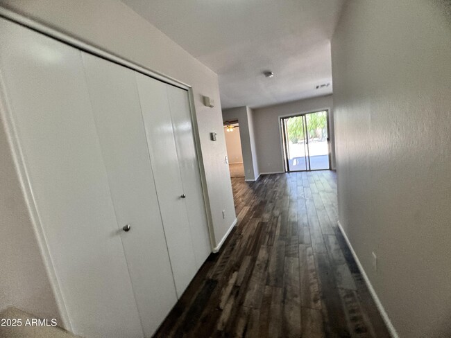Building Photo - 9138 W Ross Ave