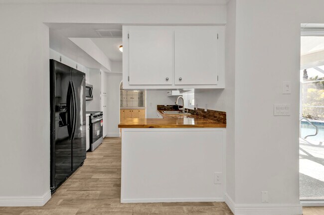 Building Photo - 20343 Rutherford Ave