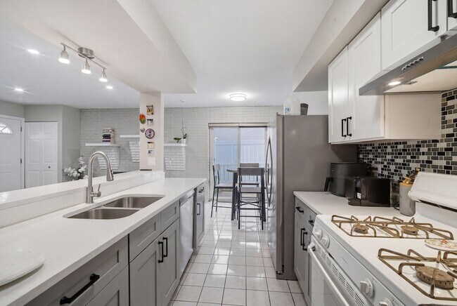 Building Photo - 1495 Cornell Ct