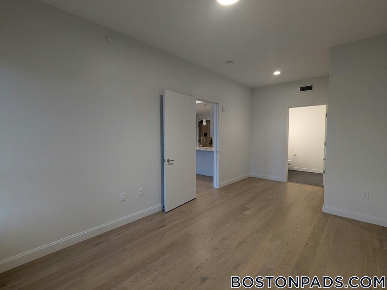 Building Photo - 55 Brighton Ave