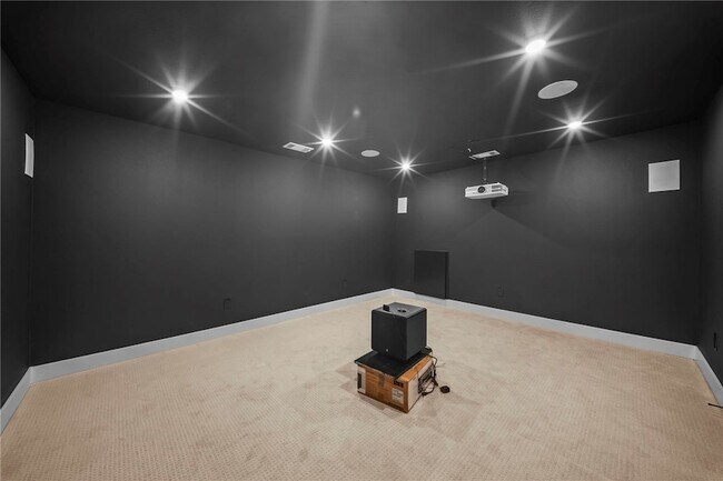 Building Photo - 951 Moksha St