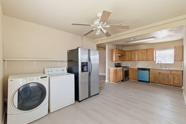 Building Photo - 2411 Leffingwell St