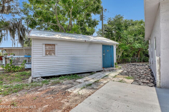 Building Photo - 807 Hillsdale Dr