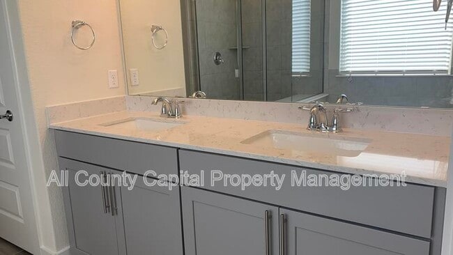 Building Photo - 13907 Osmarea Dr