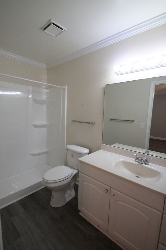 Building Photo - 806 Beech Dr