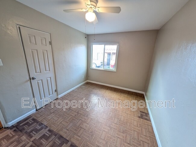 Building Photo - 542 Alvarado Dr SE