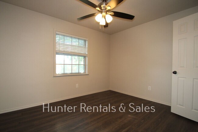 Building Photo - Won't Last!